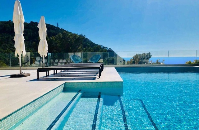 Chalet 'Villa Esmeralda' with Sea View, Wi-Fi and Air Conditioning