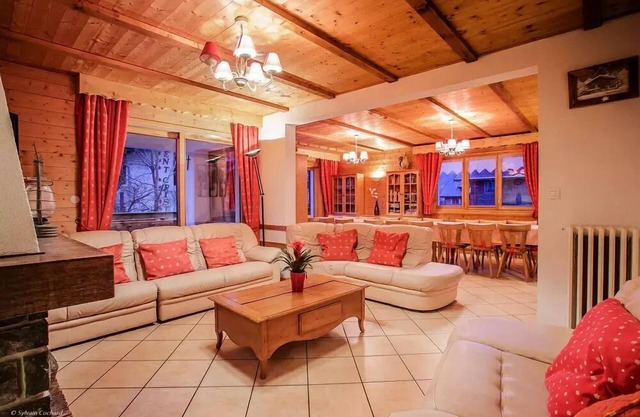 Chalet in La Chapelle d'Abondance near slopes - 10 Rooms 20 people