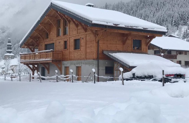 Chalet in the heart of the village