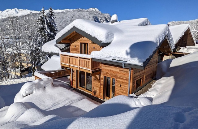 Chalet 'Friwi' with Mountain View, Private Terrace and Wi-Fi