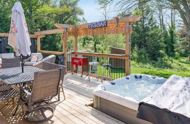 CHALET IN BLUE MOUNTAIN WITH HOT TUB