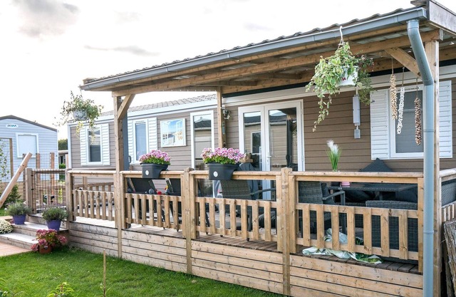 Chalet in Oostkapelle near Beach & Pool