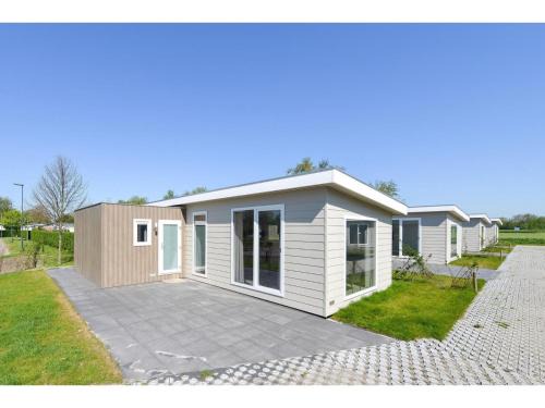 Chalet in Zeeland near Stelleplas Pond, cleaning included