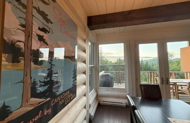 Chalet Inukshuk Luxury Log Cabin with Spa Lake View and Club Access near Mont Tremblant