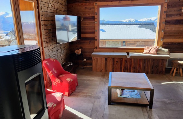 Chalet Les 3 Biches, resort center