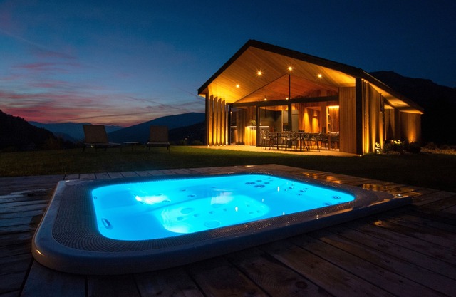 Chalet 'L Piz Dolomites' with Mountain View, Private Terrace and Wi-Fi