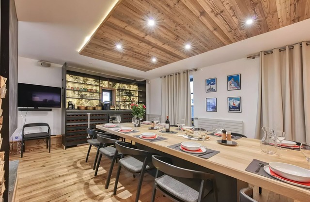Chalet 'Le Marti' with Mountain View, Wi-Fi and Air Conditioning