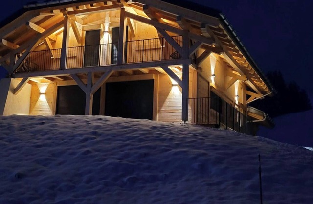 Chalet 'Les 2 Soeurs' with Mountain View, Private Terrace and Wi-Fi