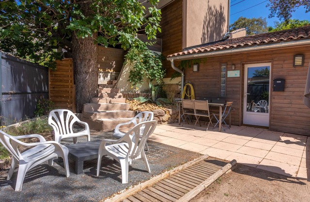 Chalet 'Les Messugues' with Private Terrace, Wi-Fi and Air Conditioning