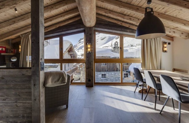 Chalet Loup - luxury 5 bedroom chalet in Le Fornet