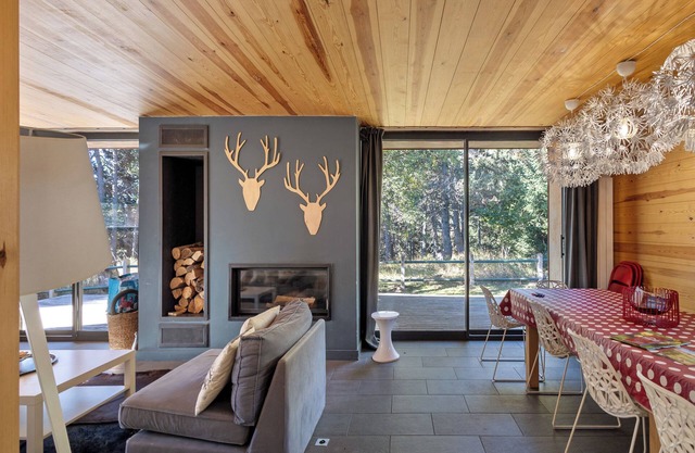 Chalet 'Magnifique Moderne Familial' with Mountain View, Private Terrace and Wi-Fi