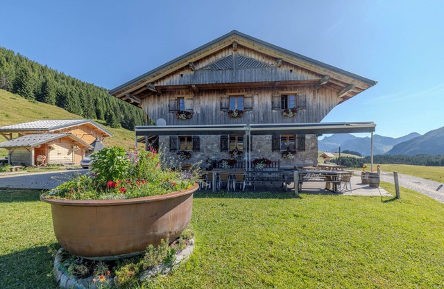 Chalet 'Merlin' with Mountain View, Private Terrace and Wi-Fi