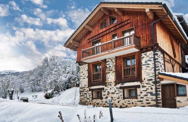 Chalet Meribel 3 * in an old vaulted barn.
