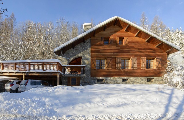 Chalet Mont Milo, spacious 5 bedroom, Sauna, Billard, Babyfoot, close the slopes