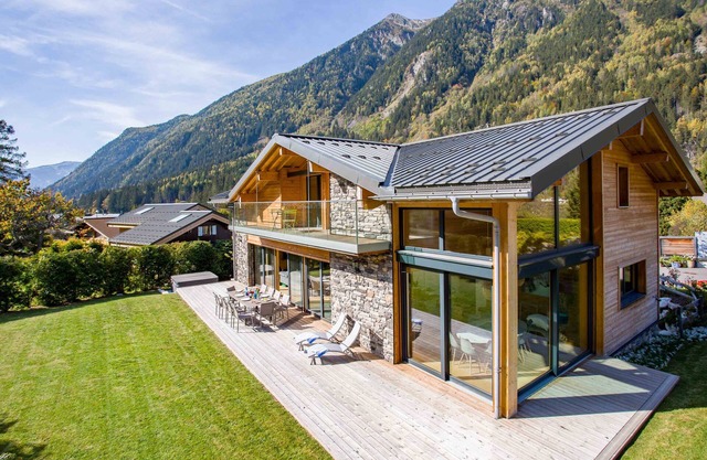 Chalet Montana - a self catered chalet that sleeps 12 guests in 5 bedrooms