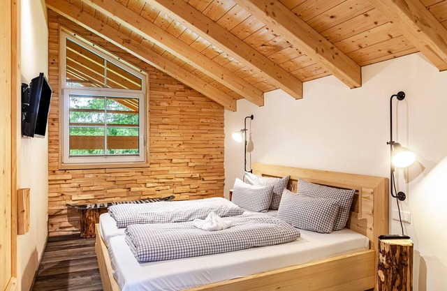 Chalet Rauschn with mountain view with whirlpool, shared sauna, terrace, balcony; pet friendly
