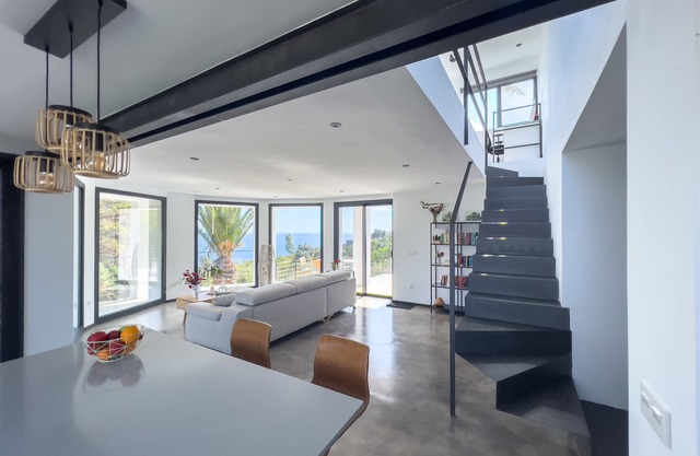 Chalet Reformado con Vistas al mar y Montañas