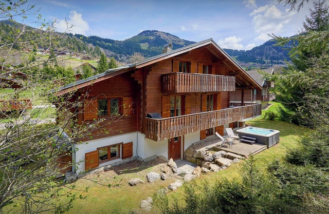 Chalet Rochamour - mountain holiday for 14 with spa - OVO Network