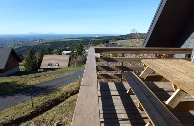 Chalet Sancy 12/14 Pers with Pano View - 3 stars - Cool rates in March.