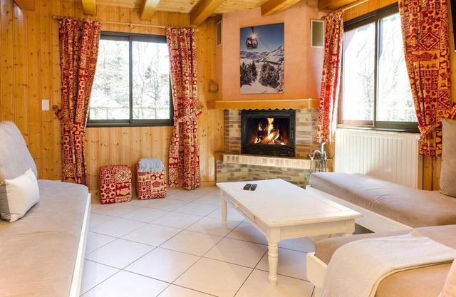 Chalet, sauna, terrace, balcony, fireplace or stove, parking, tv, ski locker, 200m², Les Menuires
