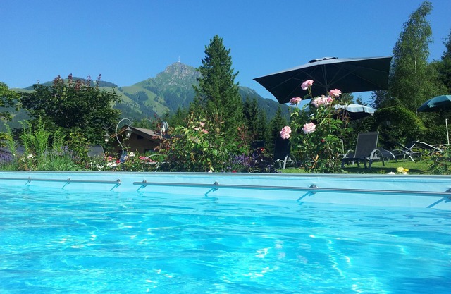 Chalet Villa Rosa in the 5000 m² hotel garden - Rosenhof