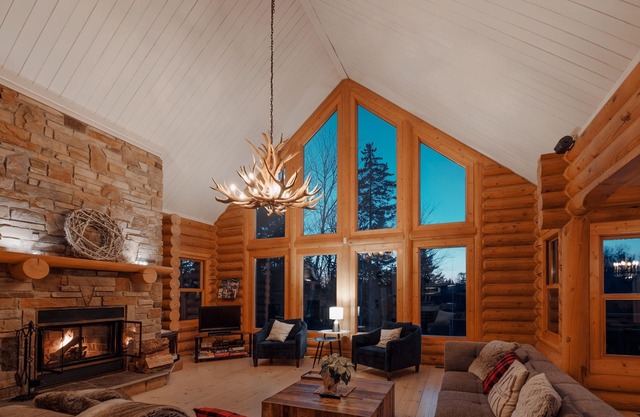 Chalet White Wolf at Fiddler Lake, SPA, sauna & private swimming pool