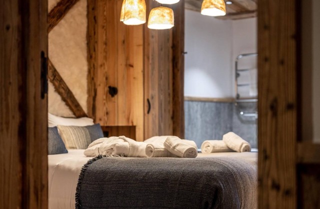 Chalet, wifi, 200m from ski slopes, view mountain, sauna, terrace, balcony, fireplace or stove