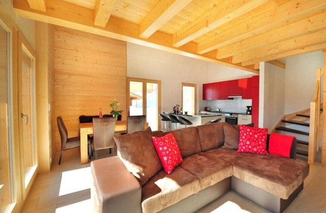 Chalet, wifi, 300m from ski slopes, terrace, balcony, fireplace or stove, parking, tv, 105m², Thyon