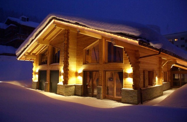 Chalet with indoor pool