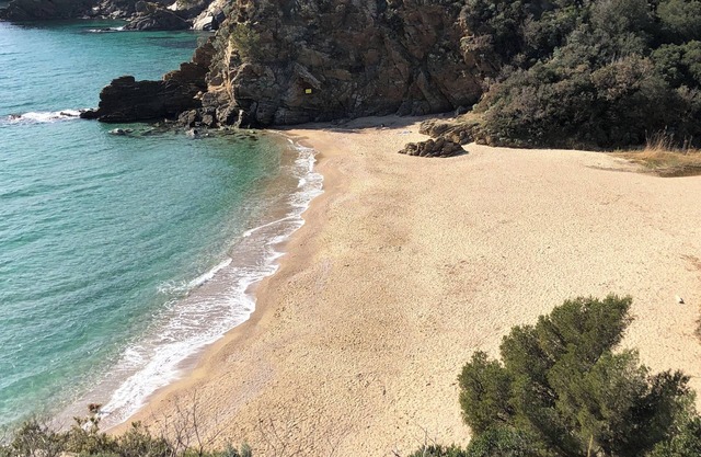 CHALET WITH PRIVATE ACCESS BONPORTEAU BEACH