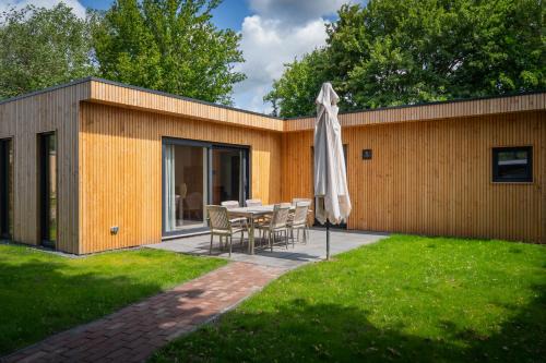 Chalet Zeeland 6p omheinde tuin, hond welkom VP084