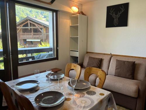 Chaleureux studio centre Samoëns, balcon, proche commodités et skibus - FR-1-624-83