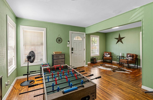 Chalk Wall+Horseshoes+Foosball+BBQ+Covered Patio w/lights+Games+Coffee+Pancakes