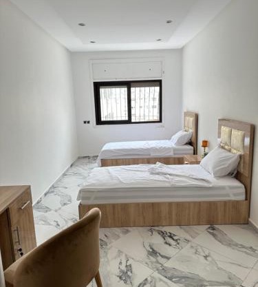 Chambre à Agdal Rabat dans un appartement partagé -two single beds-