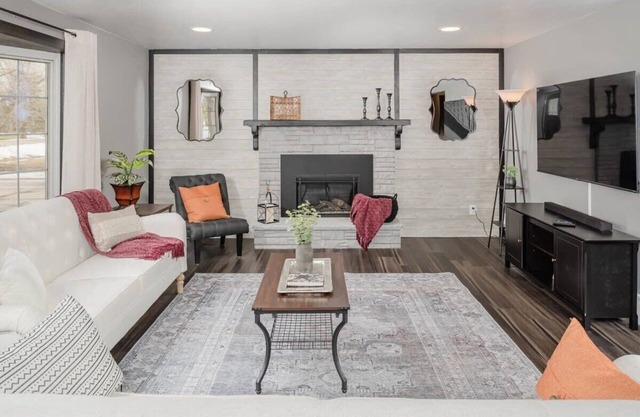 Champion Center Accommodations - 6 beds, 2 bath