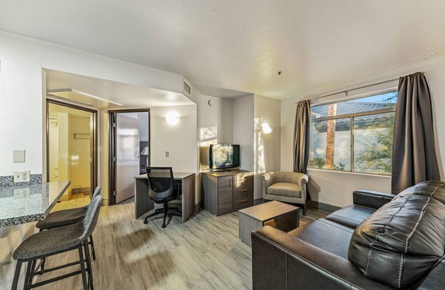 Chandler 2 bd 1 ba immaculate grounds, perfect location with heated pool, downst