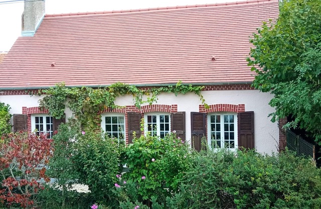 Chantilly (Dinner and breakfast available, electric car recharging stations)