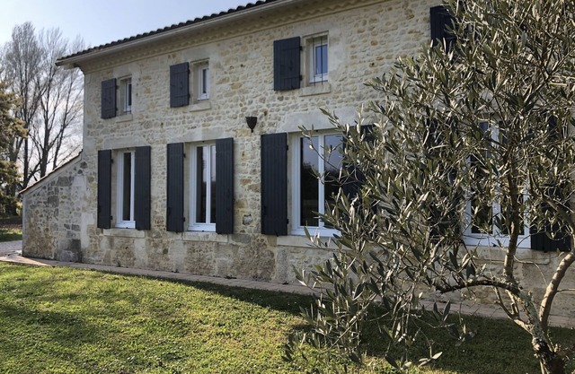 Character house between vineyards and ocean in the Médoc