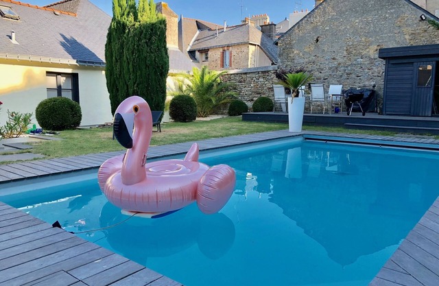 Character house on the port of Vannes with swimming pool