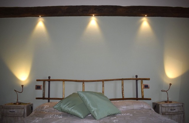 Characteristic small stone house ideal for couples for a romantic holiday. Air conditioning, Wi-Fi a
