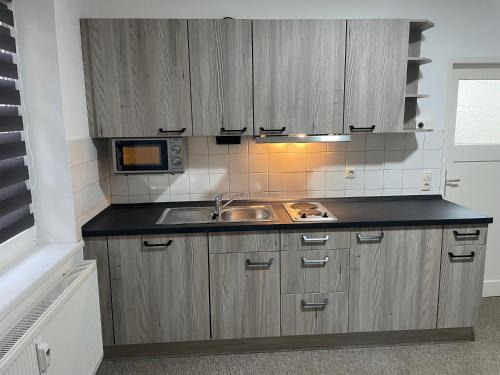 Charmante EG-Ferienwohnung für max 6 Personen, nähe Vogtland-Klinikum, Innenstadt, Bahnhof & Sehenswürdigkeiten