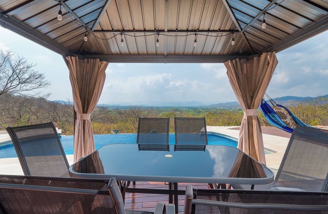 Charming 2-bedroom house with Amazing Mountain Views in fabulous Guanacaste