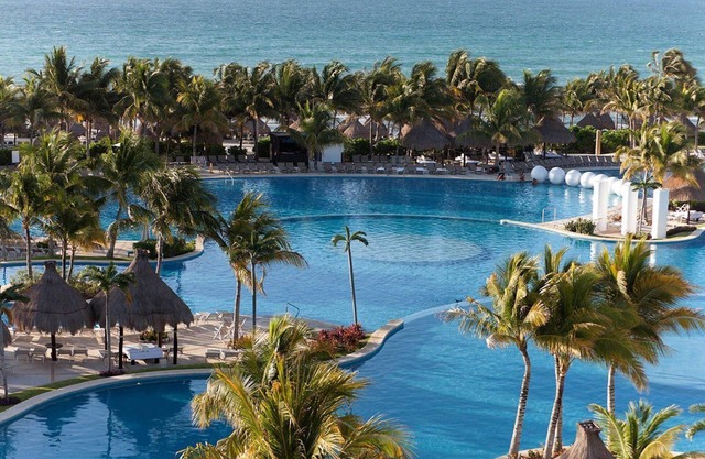 Charming 1 and 2-bedrooms resort in marvelous Puerto Morelos with WiFi, Gym & AC