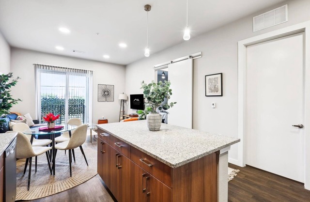 Charming 1-bedroom apartment with WiFi, fitness room in vibrant Fort Worth