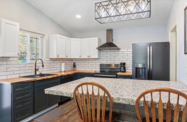 Charming 1-bedroom apartment in Kennewick with WiFi and AC