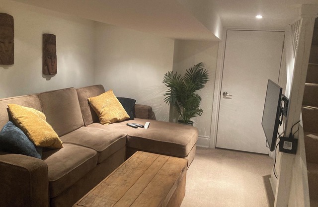 Charming 1-bedroom basement suite in marvelous Toronto with WiFi