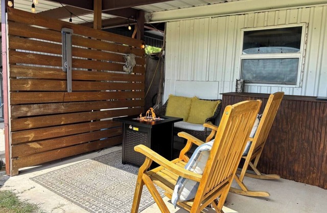 Charming 1-bedroom cottage with AC, WiFi in tranquil Decatur