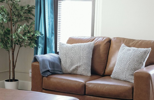 Charming 1-bedroom house in delightful Winona with WiFi, AC and PRIVATE PATIO