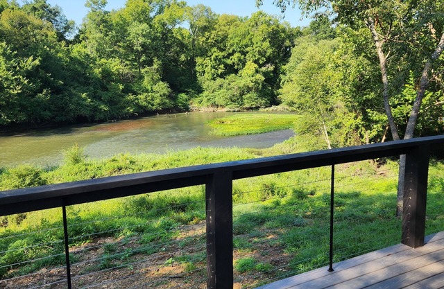 Charming 1-bedroom house in Caddo Valley on the bank of the Caddo River