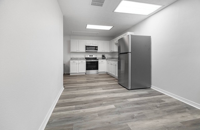 Charming 1-bedroom apartment in peaceful Jacksonville with WiFi, AC